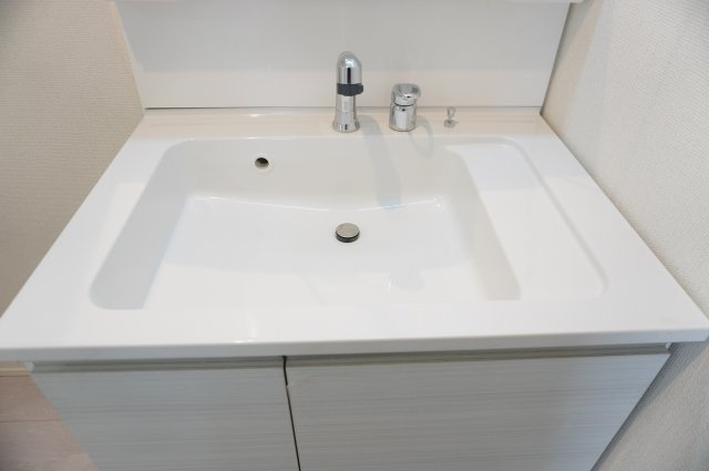 越谷市宮本町4丁目 新築分譲住宅の独立洗面台