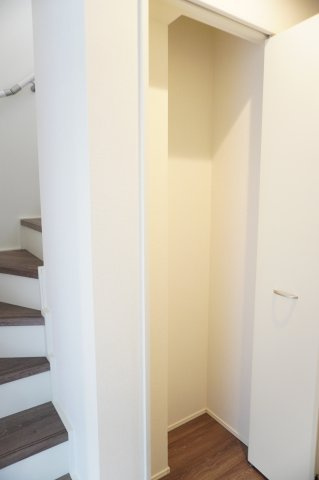 越谷市宮本町4丁目 新築分譲住宅の収納|1階 廊下