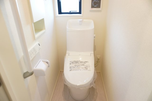 越谷市宮本町4丁目 新築分譲住宅のトイレ