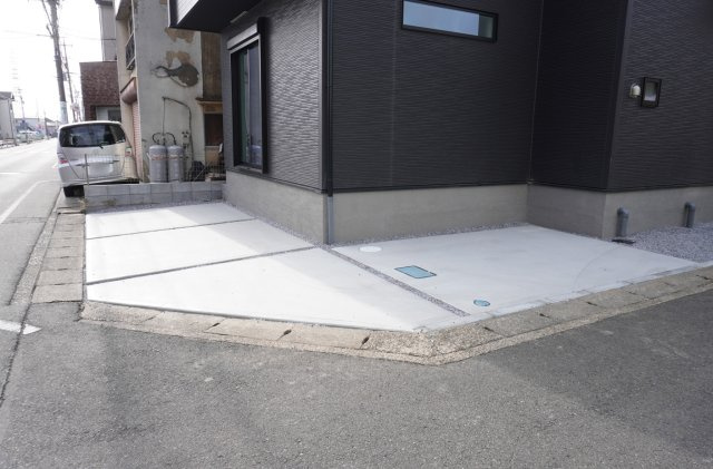 越谷市宮本町4丁目 新築分譲住宅の駐車場