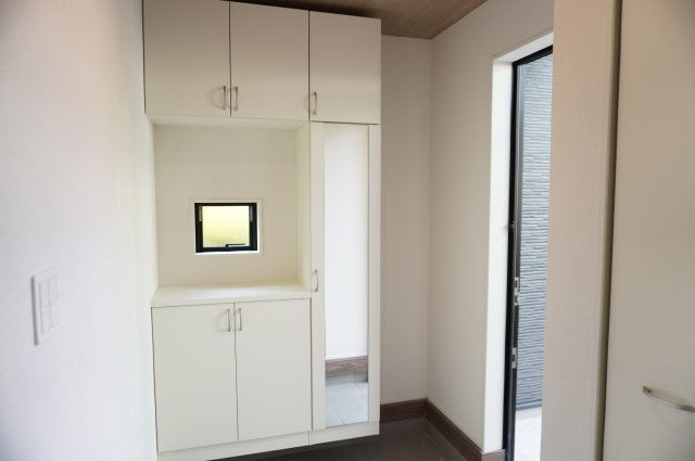 越谷市宮本町4丁目 新築分譲住宅の玄関