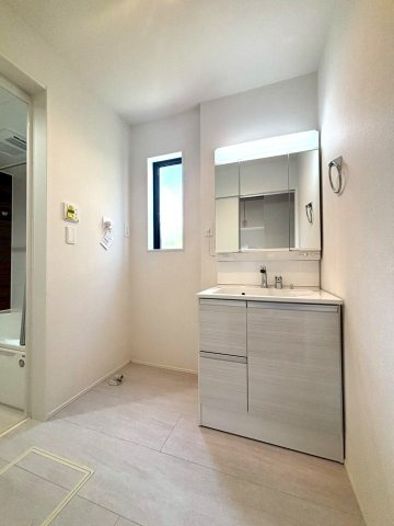 三郷市　鷹野5丁目　新築戸建　全1棟の洗面所|施工例です