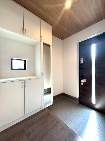 三郷市　鷹野5丁目　新築戸建　全1棟の玄関|施工例です