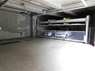 ゴールデングリタ豊中上野の駐車場