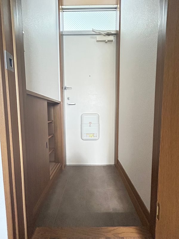 ハイツ中山手の玄関