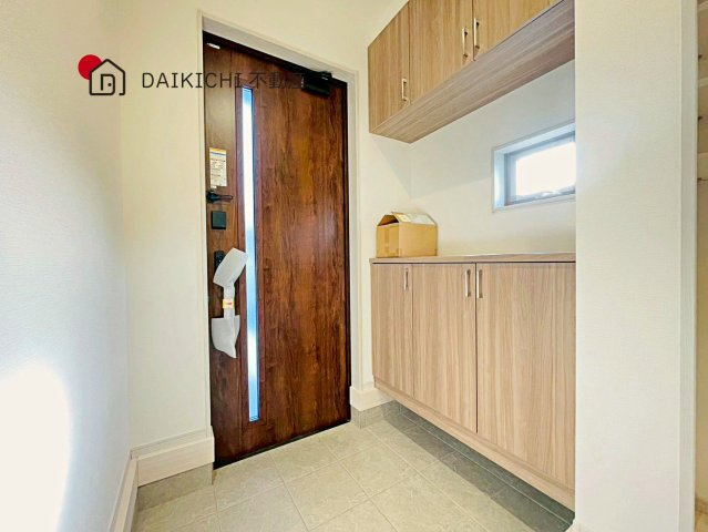 【玄関】 | 川島町下伊草　いろどりアイタウン　新築戸建　全13棟　12号棟