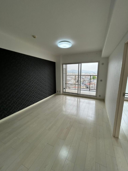 【居間・リビング】 | コスモ八尾 | 【LDK】照明器具新設、リビング南向きです☆