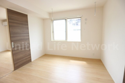 【寝室】 | CREST K | 毎日を快適に過ごせる、明るく開放感のある居室