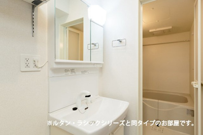 【洗面所】 | 虹ケ浜３丁目アパート 1LDKW | 忙しい朝には欠かせない洗面所です