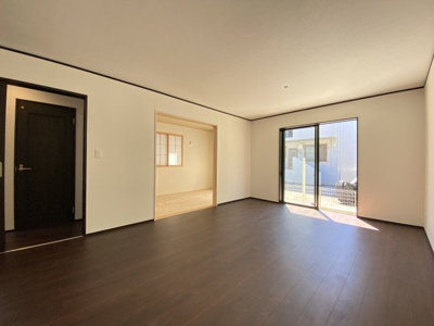 【居間・リビング】 | 那覇市具志（全7棟）A号棟 | A号棟　LDK16帖♪