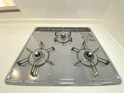 【キッチン】 | 那覇市具志（全7棟）A号棟 | A号棟　三口コンロ♪