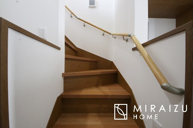 【内装】 | プライベートの空間もみんなで過ごす空間も両社兼ね備えたつくりです。