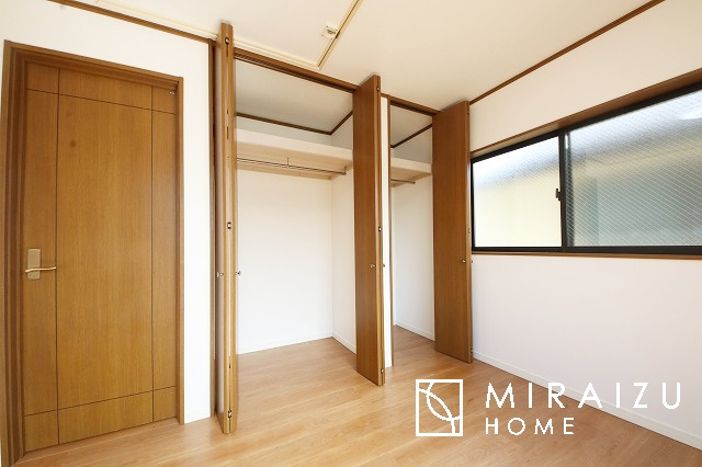 【内装】 | ご家族様のプライベート空間が確保できる素敵な間取りです。また敷地ゆったりですので、おうち時間を楽しむのにもぴったりですね♪
