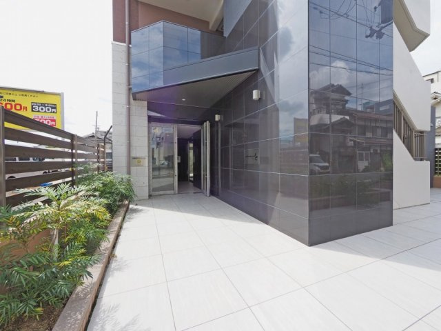 パークナードフィット美章園のエントランス