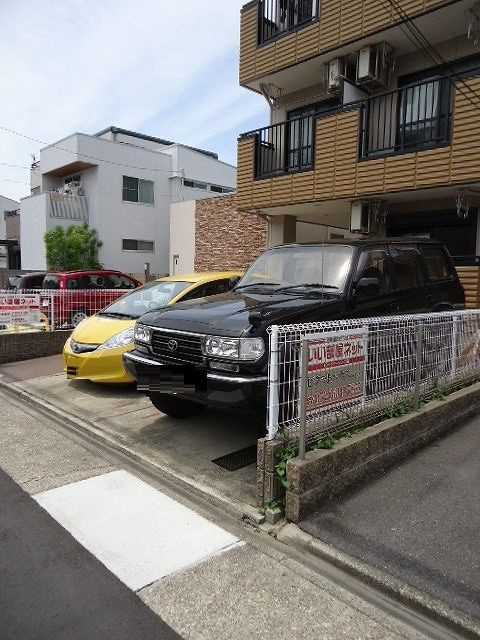 コーポ鏡の駐車場