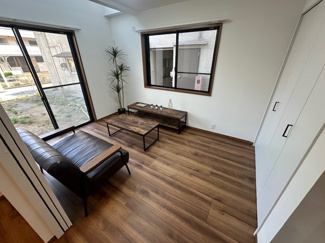 【洋室】 | 1階　6帖洋室　リビングに接しているお部屋でうす。