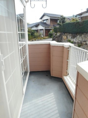 【バルコニー】 | レークサイドＡ | バルコニーからの眺めを楽しみながら食事をしませんか