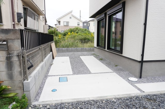 越谷市大字恩間 新築分譲住宅の駐車場