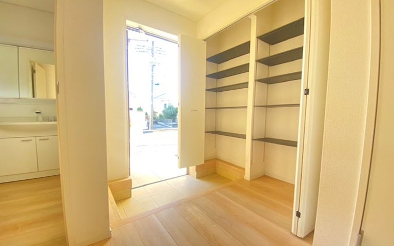 洋光台1丁目　新築戸建の玄関