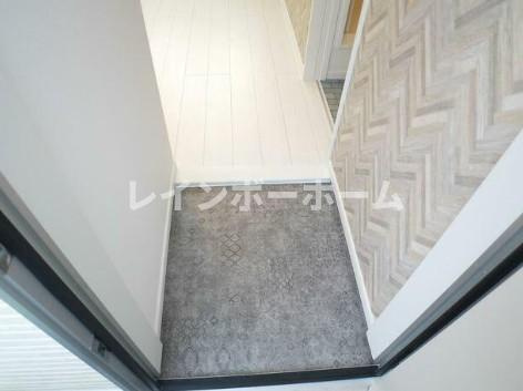 アパートメント新小岩B棟の玄関