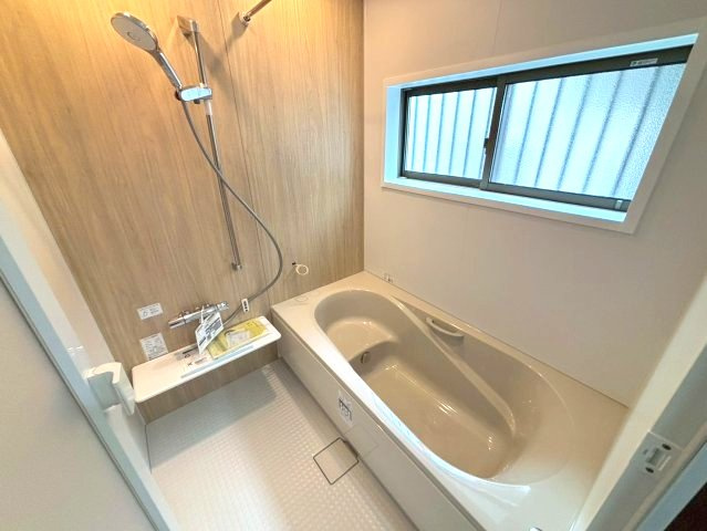 城山団地1丁目　新築戸建ての浴室|エコベンチ浴槽採用のバスルーム。浴室暖房乾燥機付きなので雨や灰が降っても安心です。