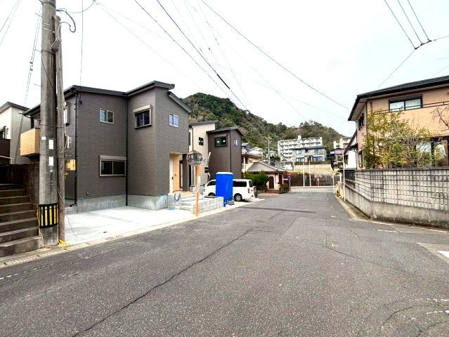 城山団地1丁目　新築戸建ての前面道路含む現地写真|城山団地内の閑静な住宅街です。周辺施設も充実しています。