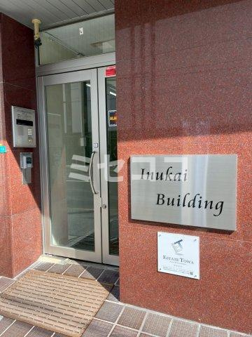 犬飼ビルのエントランス