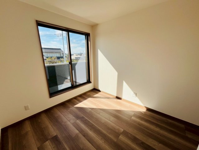 加須市下高柳　第13期　全7邸の洋室|〇3号棟　洋室　5.1帖〇
お子様の勉強部屋としても最適です（＾＾）
2025年11月撮影