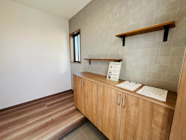 加須市下高柳　第13期　全7邸の玄関|〇3号棟　玄関〇
広い玄関ホールに靴などの収納スペースが付いた間取り♪おうちの顔である玄関は大切なお客様をお迎えする大切な空間です。
2025年11月撮影