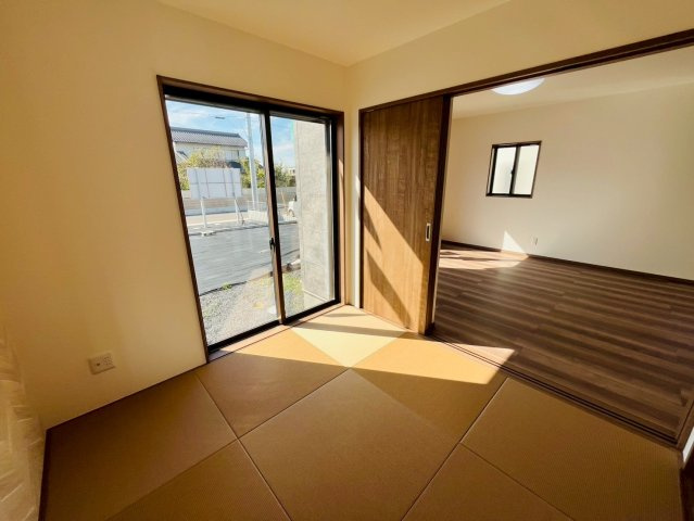 加須市下高柳　第13期　全7邸の和室|〇3号棟　和室　4.5帖〇
4.5帖和洋室になります。お子様のお昼寝スペースにもなります♪
2025年11月撮影