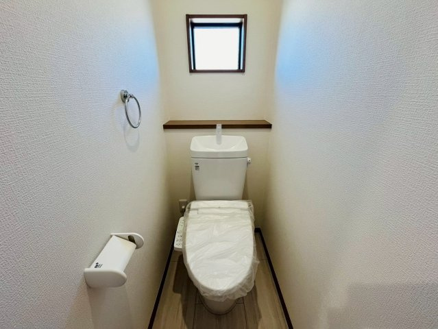 加須市下高柳　第13期　全7邸のトイレ|〇3号棟　浴室〇
タオル掛け付き♪ご家族様が多いご家庭の方も安心の1、2階トイレ完備！
2025年11月撮影