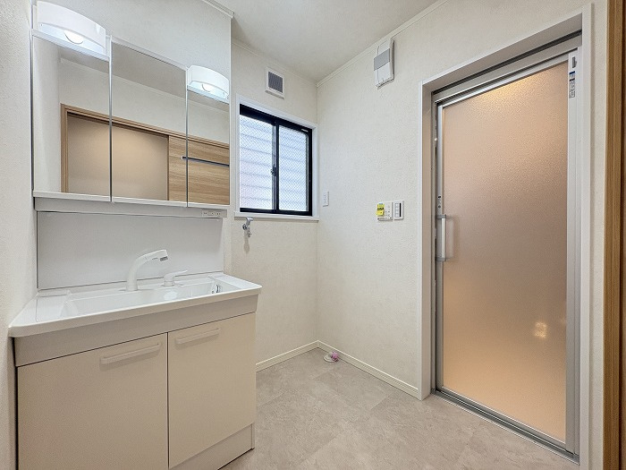 神戸市垂水区千鳥が丘　中古戸建の洗面所