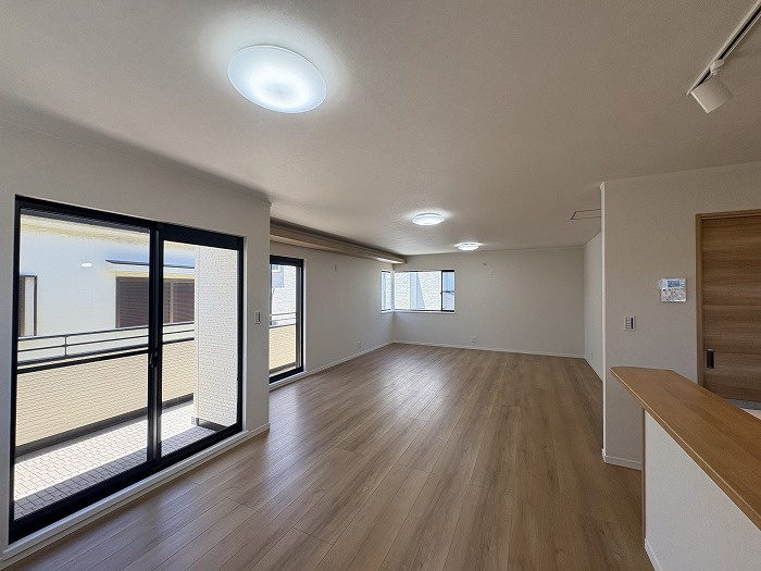 神戸市垂水区千鳥が丘　中古戸建の居間・リビング