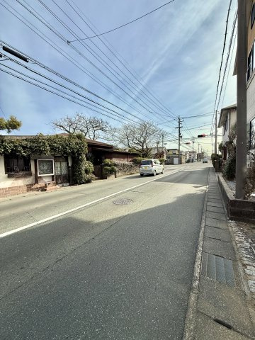 中央区上新屋町の前面道路含む現地写真|前面道路南側を向いて撮影しました。
