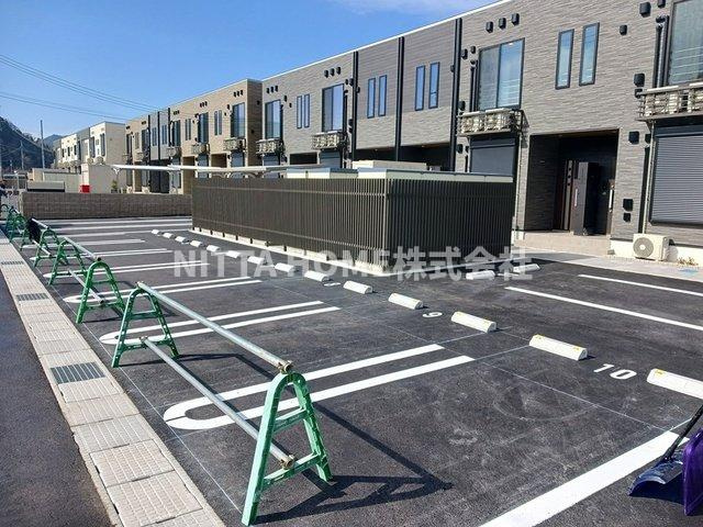 シャルム朝来の駐車場|敷地内に駐車場があります★
