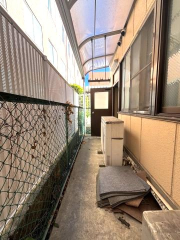 名港ビルのバルコニー