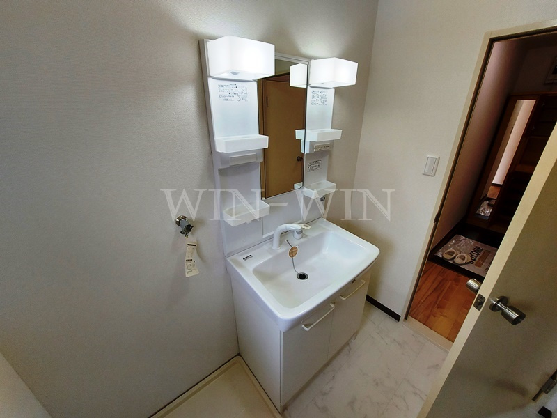 フレグランス三ツ相 B棟の独立洗面台