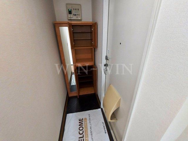 フレグランス三ツ相 B棟の玄関