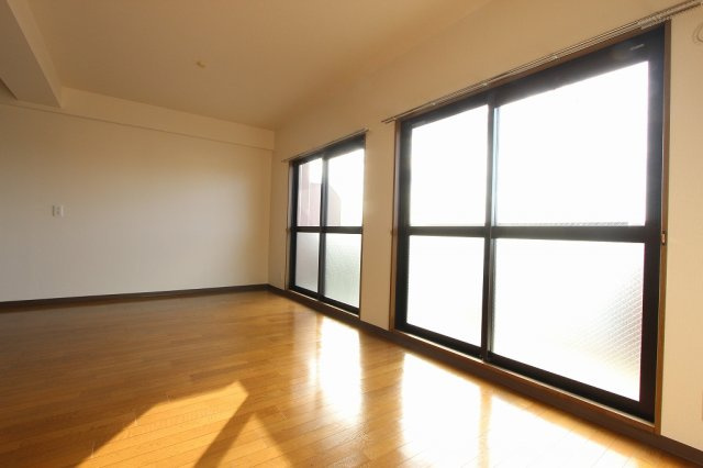 グリーンランド弐番館の居間・リビング