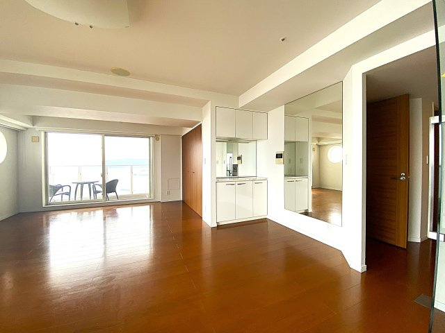 アデニウム熱海オーシャンスイートの居間・リビング