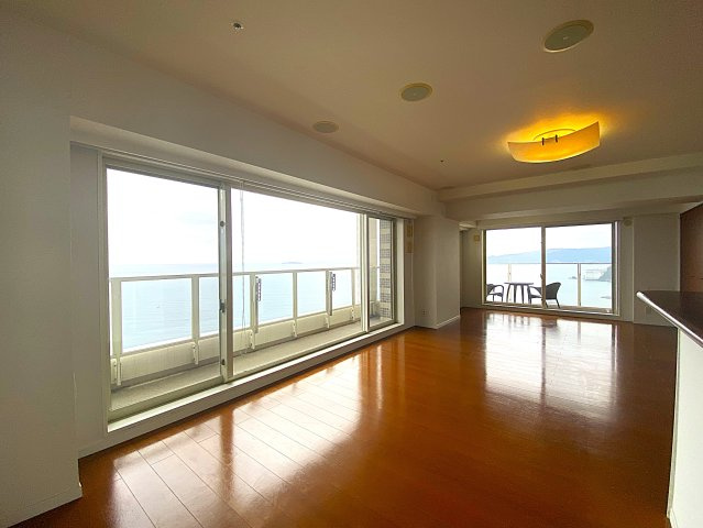 アデニウム熱海オーシャンスイートの居間・リビング