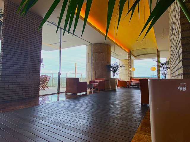 アデニウム熱海オーシャンスイートのエントランス