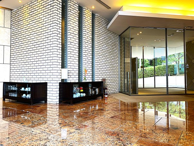 アデニウム熱海オーシャンスイートのエントランス