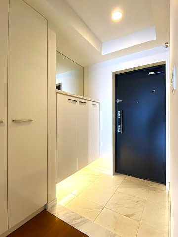 アデニウム熱海オーシャンスイートの玄関