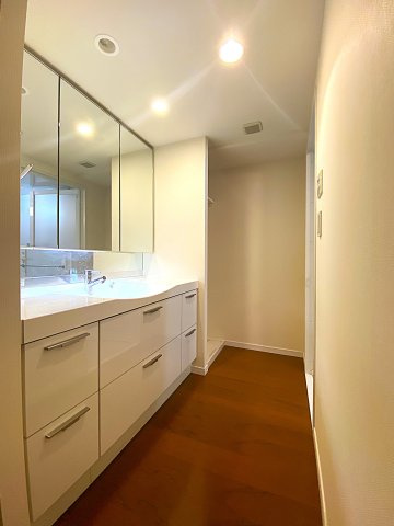 アデニウム熱海オーシャンスイートの独立洗面台