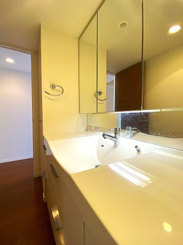 アデニウム熱海オーシャンスイートの独立洗面台