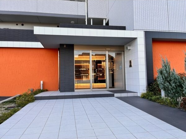 ドゥナーレ辻町のエントランス|落ち着いたエントランスです