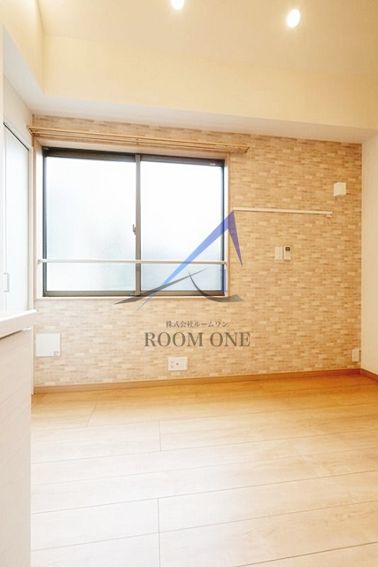 ＯＪ　ＨＩＬＬＳ　ＦＩＲＳＴ