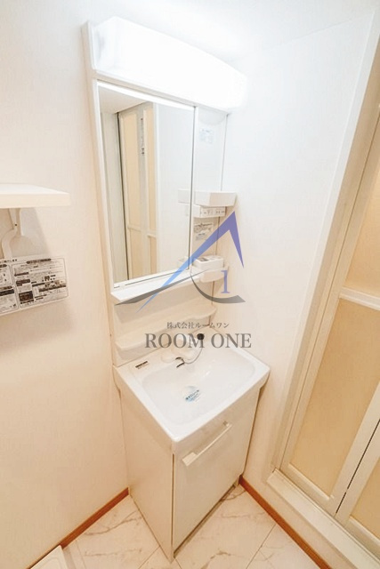 ＯＪ　ＨＩＬＬＳ　ＦＩＲＳＴの洗面所|独立洗面台です。