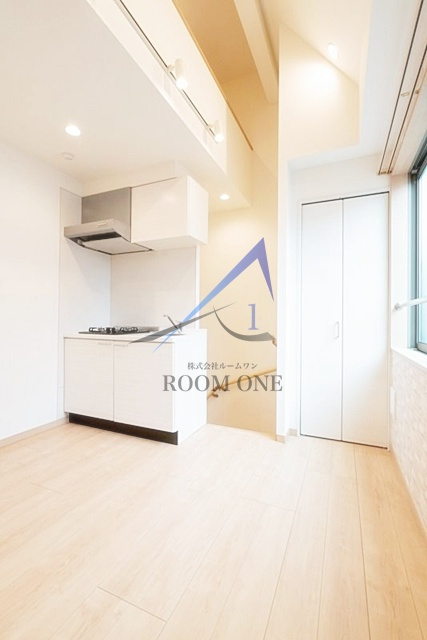 ＯＪ　ＨＩＬＬＳ　ＦＩＲＳＴの居間・リビング|洋室のお部屋です。